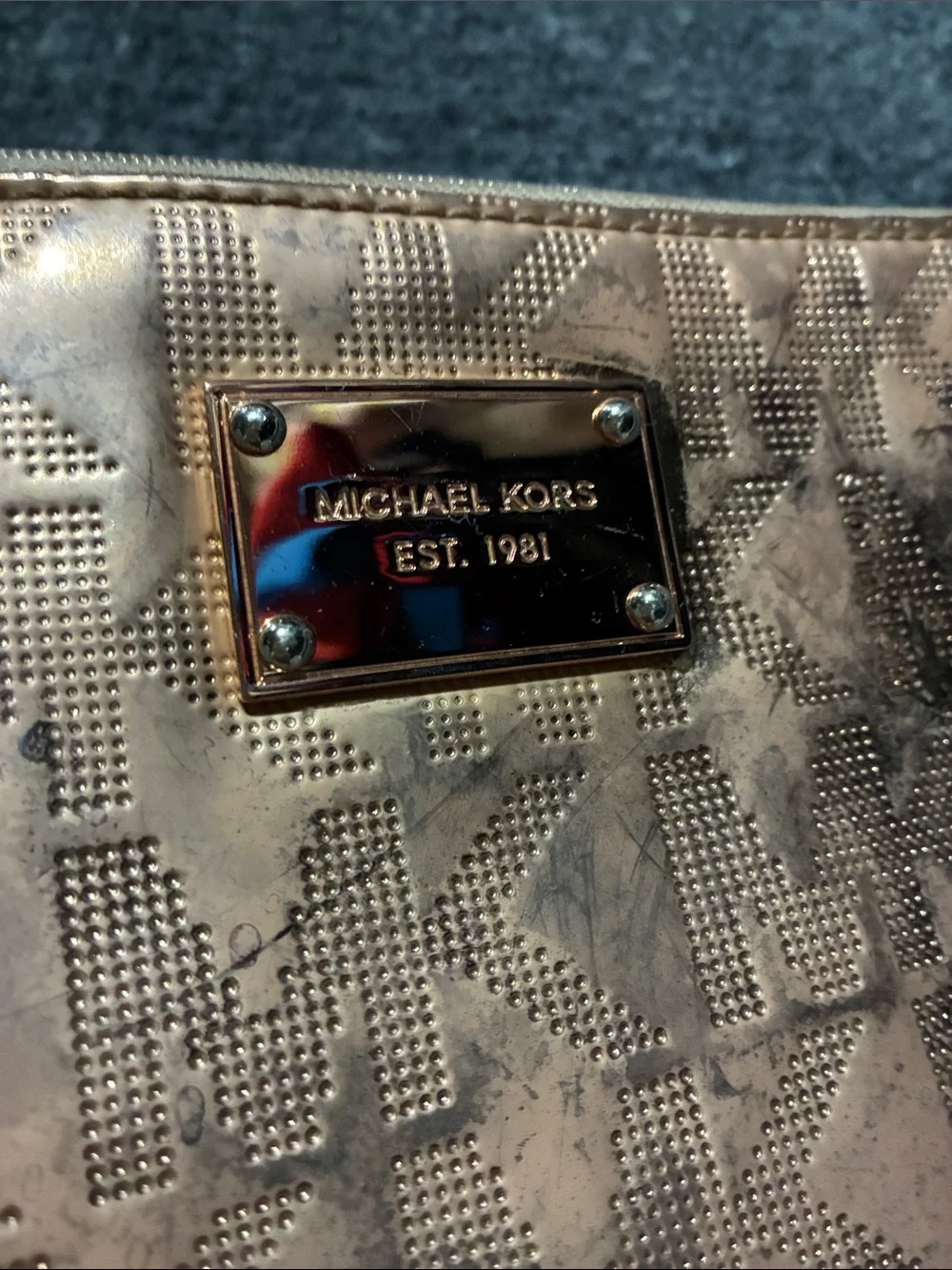 👜 Michael Kors Metallic Gold Logo Wristlet Clutch